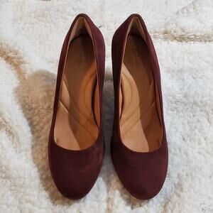 CLARKS indigo claret suede‎ leather comfy padded footbed high heels size 10